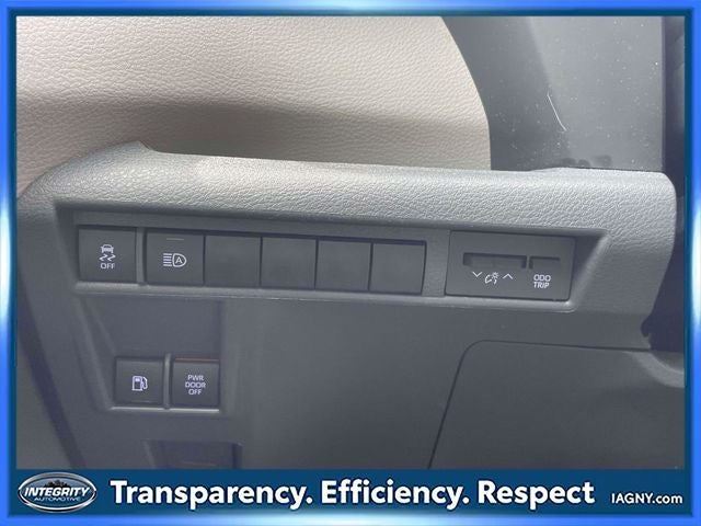 2023 Toyota Sienna XLE 8 Passenger