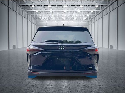 2023 Toyota Sienna XLE 8 Passenger