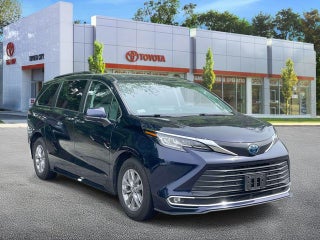 2023 Toyota Sienna XLE 8 Passenger