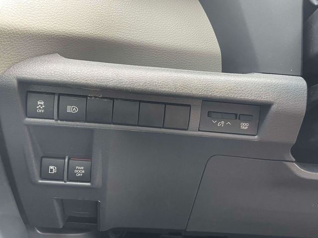 2025 Toyota Sienna XLE 8 Passenger