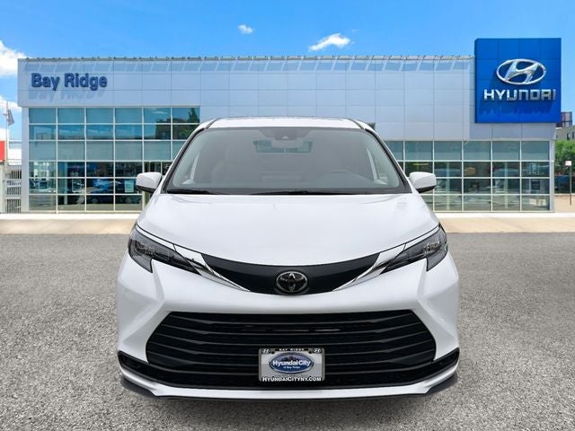 2025 Toyota Sienna LE 8 Passenger