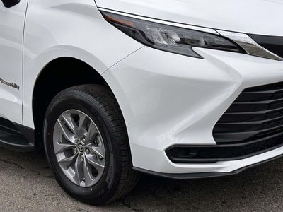 2025 Toyota Sienna LE 8 Passenger