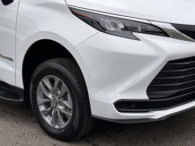 2025 Toyota Sienna LE 8 Passenger