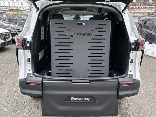 2025 Toyota Sienna LE 8 Passenger