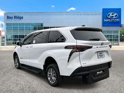 2025 Toyota Sienna LE 8 Passenger