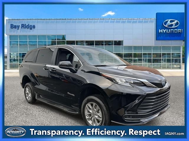 2026 Toyota Sienna LE Mobility 8 Passenger