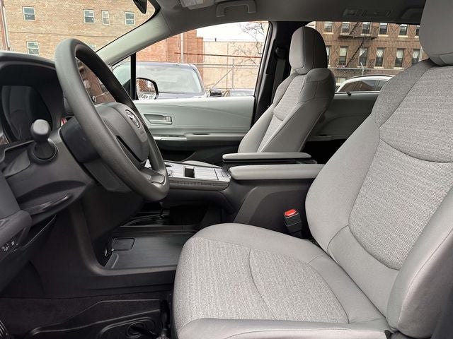 2025 Toyota Sienna Mobility LE 8 Passenger