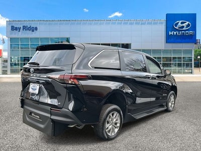 2026 Toyota Sienna Mobility LE 8 Passenger