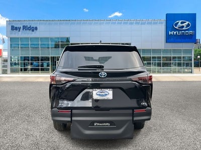 2026 Toyota Sienna Mobility LE 8 Passenger