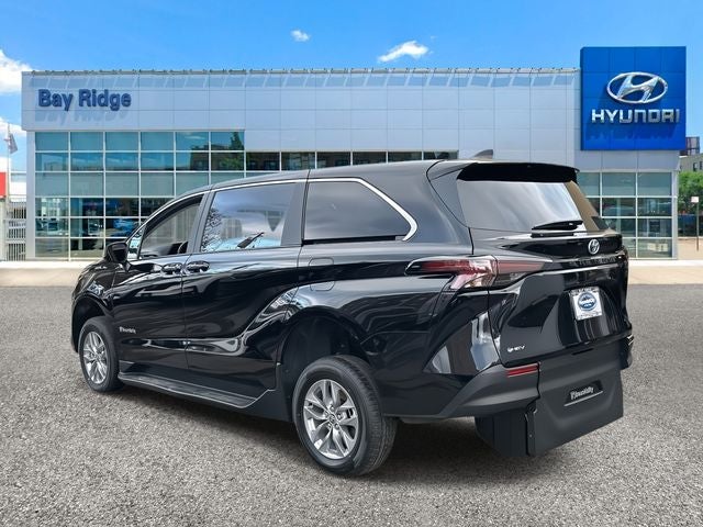 2026 Toyota Sienna Mobility LE 8 Passenger