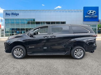 2026 Toyota Sienna Mobility LE 8 Passenger
