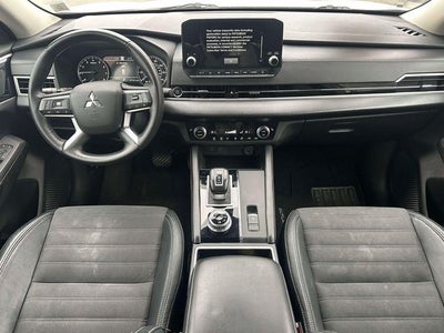 2023 Mitsubishi Outlander SE