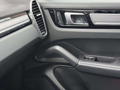 2023 Porsche Cayenne Platinum Edition