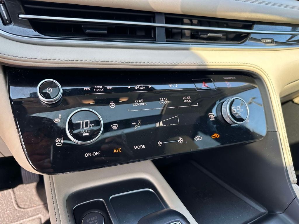 2024 INFINITI QX60 LUXE