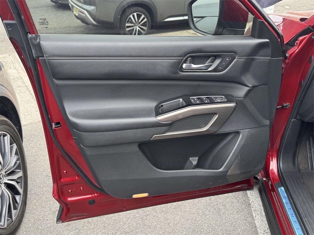 2022 Nissan Pathfinder Platinum