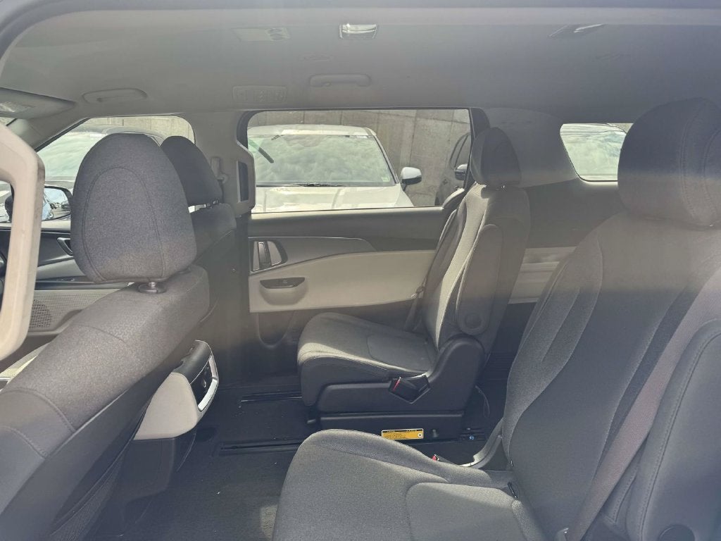 2022 Kia Carnival LX