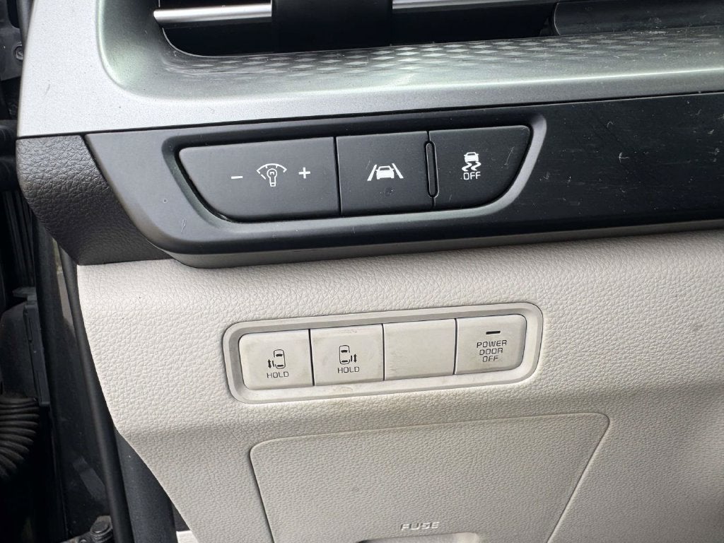 2022 Kia Carnival LX