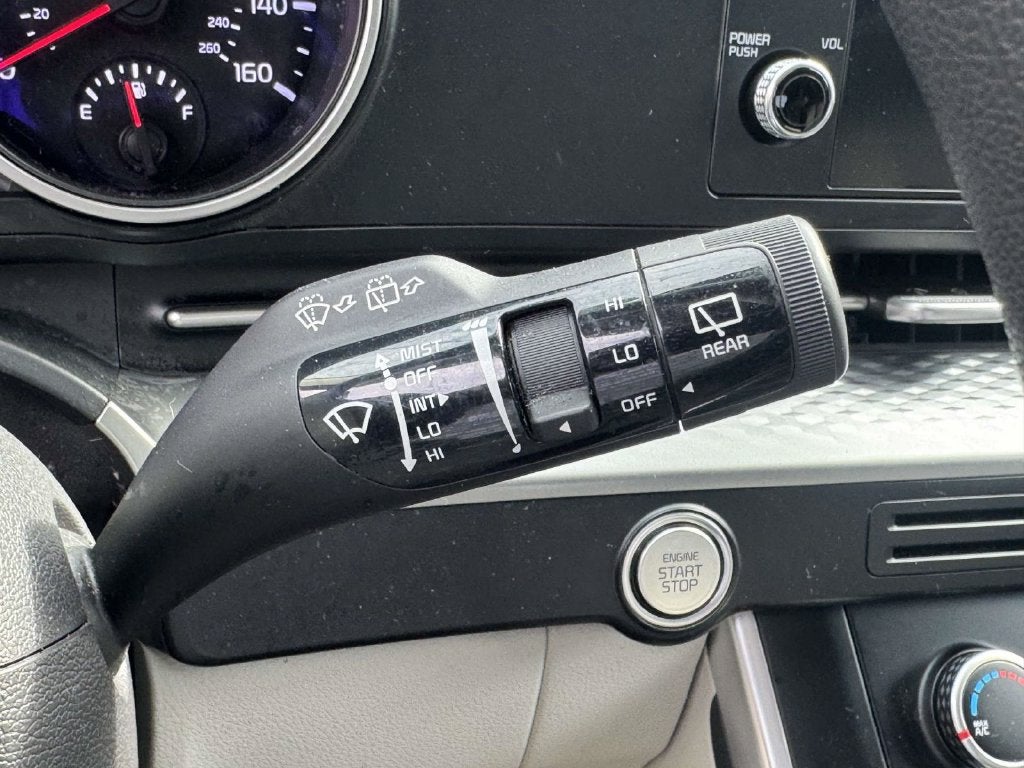 2022 Kia Carnival LX