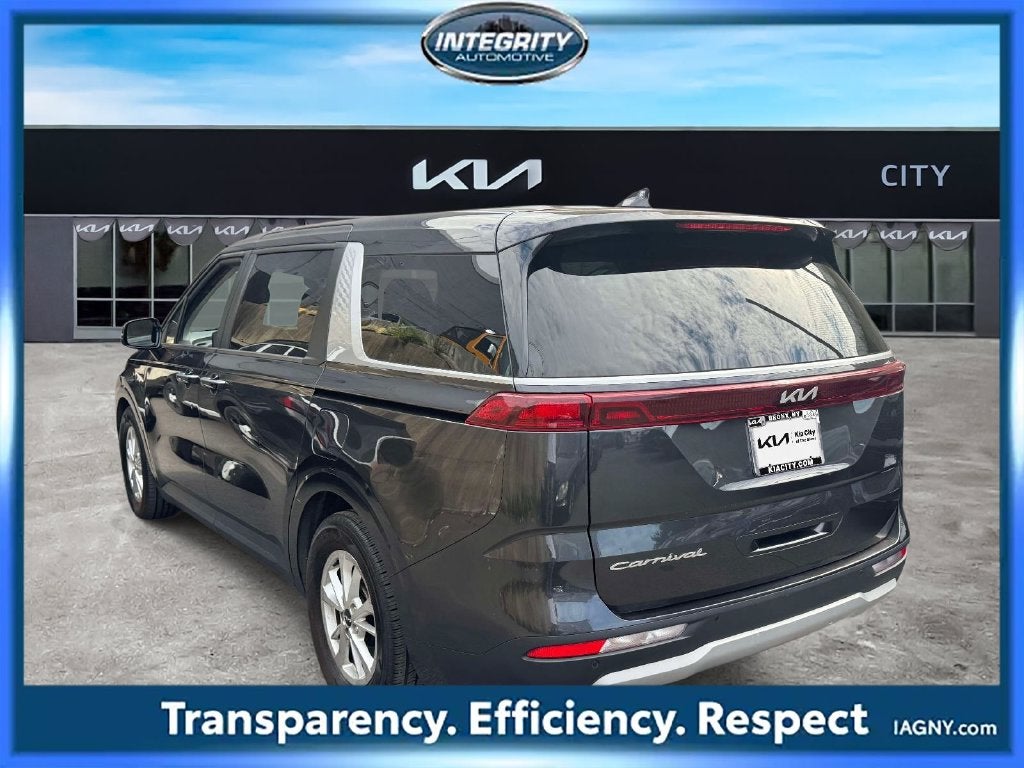 2022 Kia Carnival LX