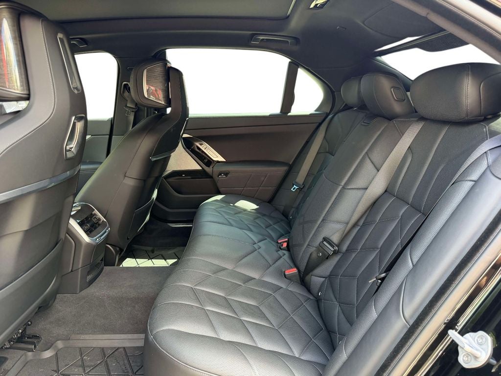 2024 BMW 7 Series 760i xDrive
