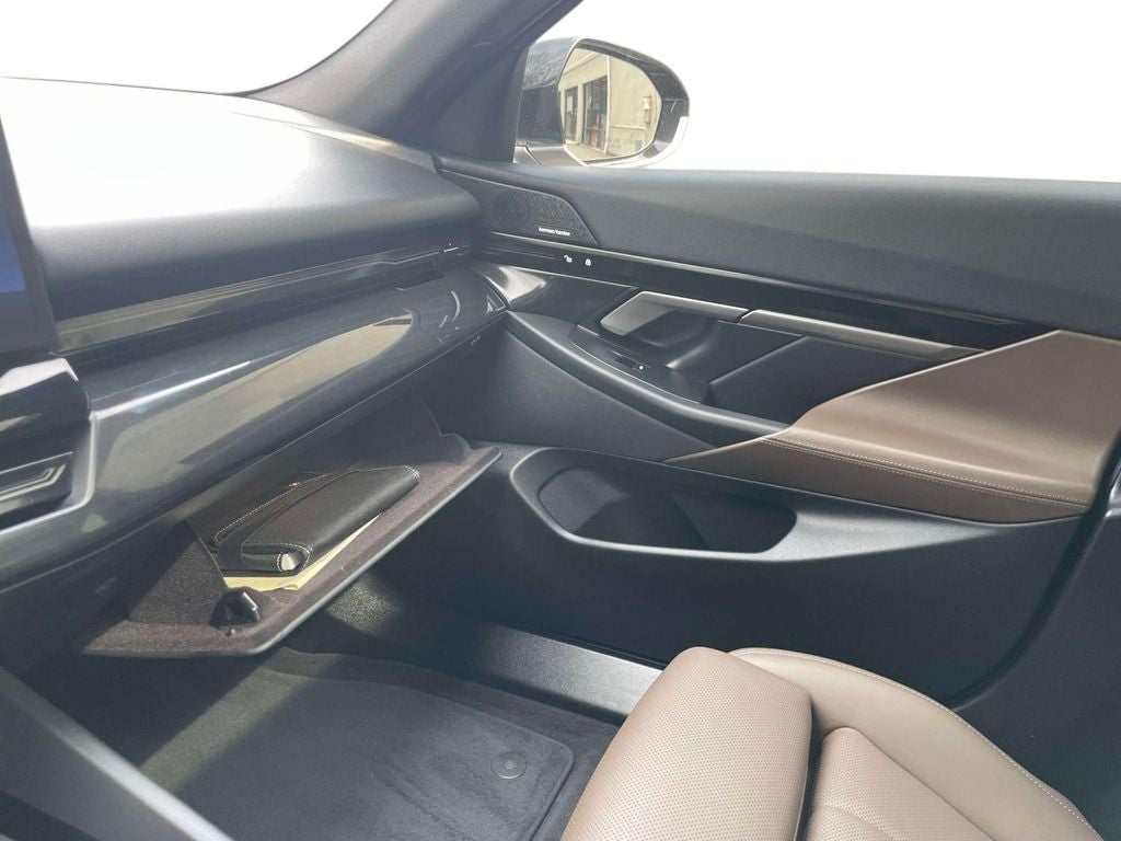 2025 BMW 5 Series 530i xDrive